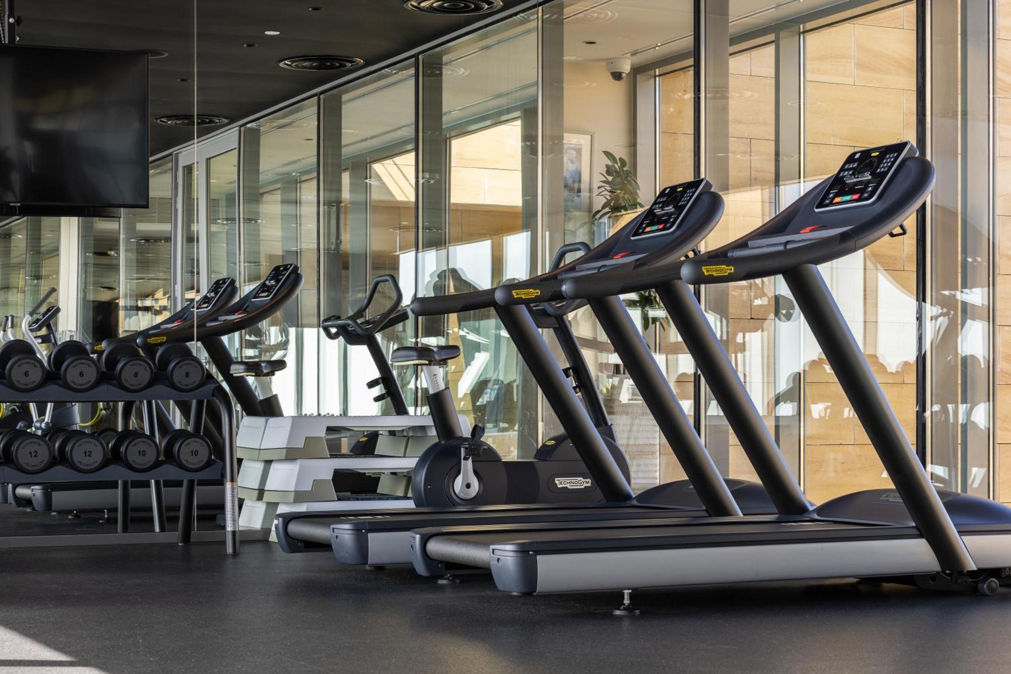 Shirvan Hotel City Yard Jidá Exterior foto Treadmills in a gym
